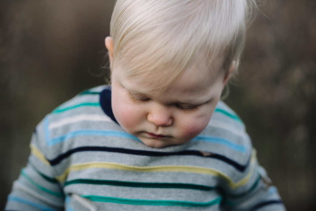 detail photo of toddler at family fall session