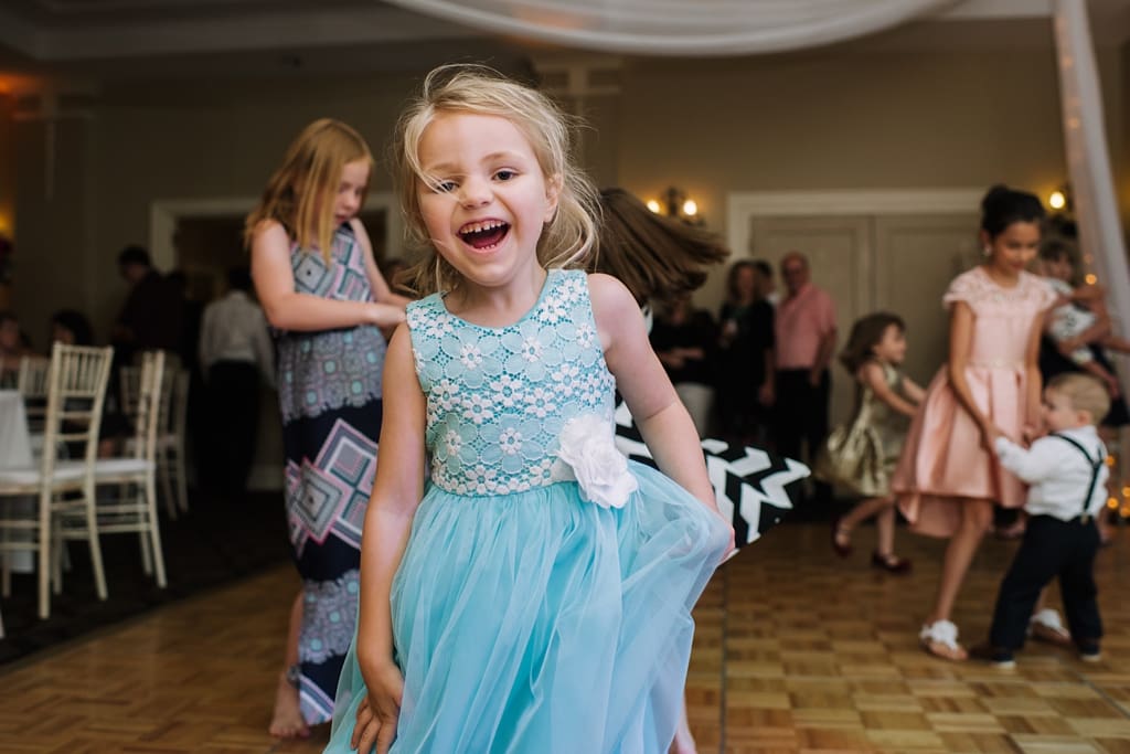 wedding guests enjoy reception at minneapolis golf club