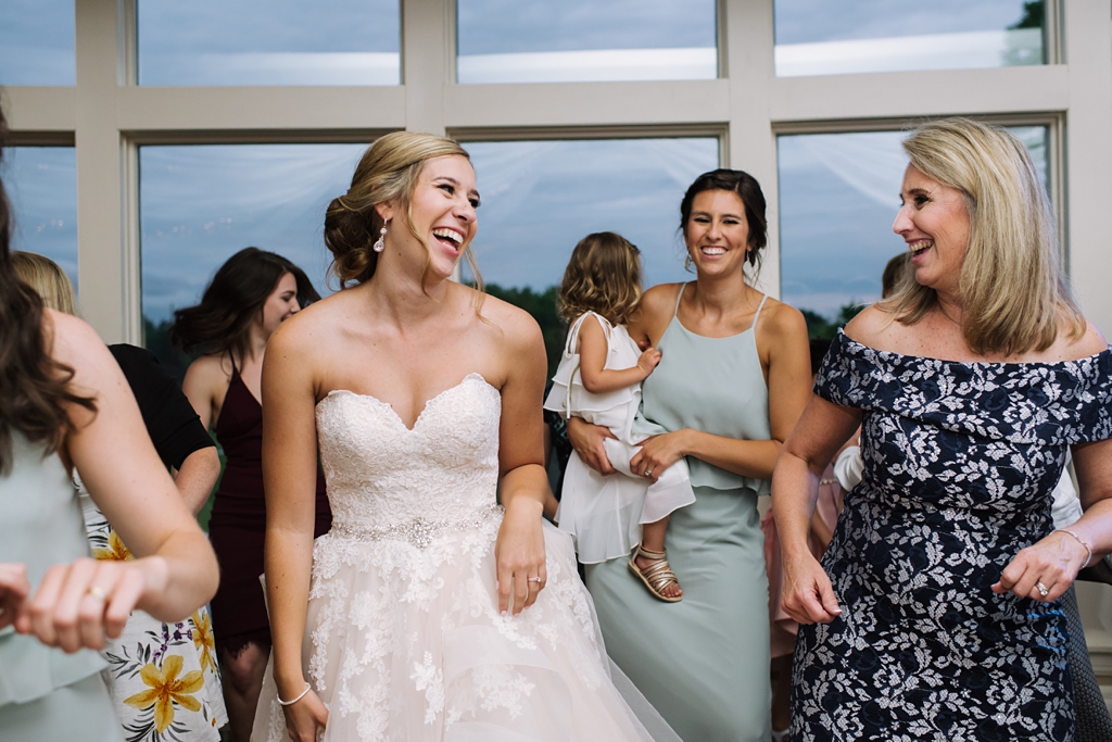 bride dances with mom at minnesota wedding reception