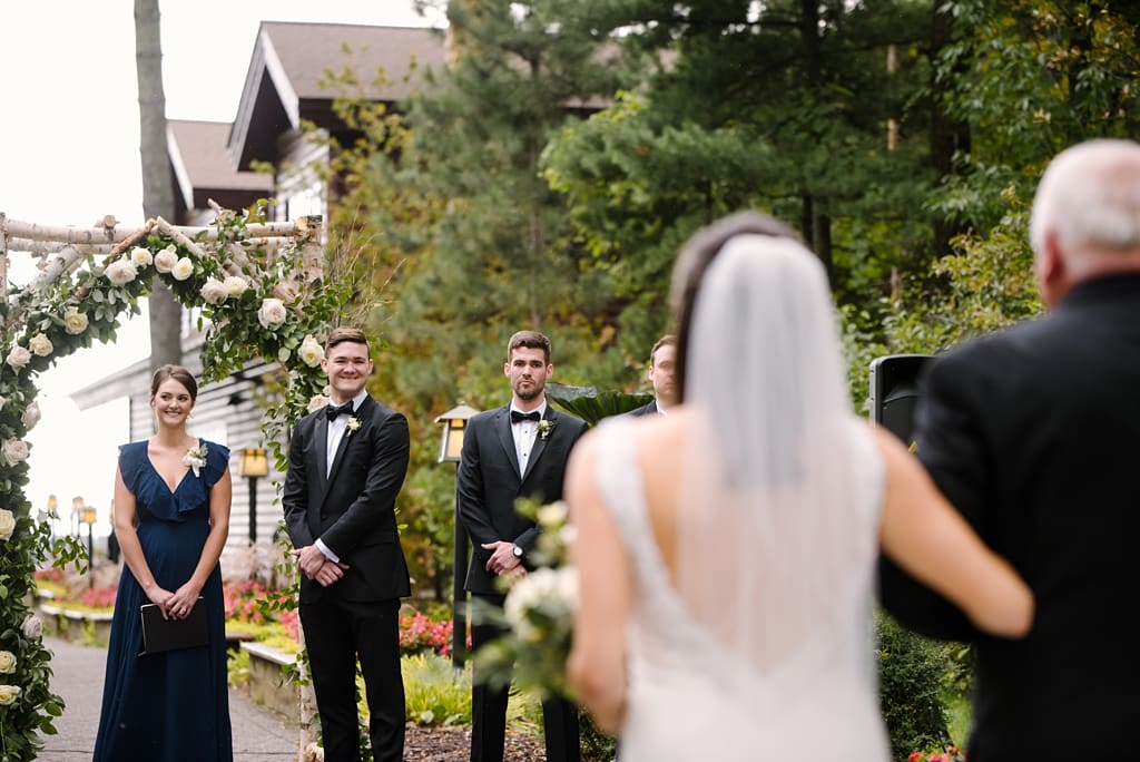 outdoor wedding ceremony at grand view lodge brainerd minnesota