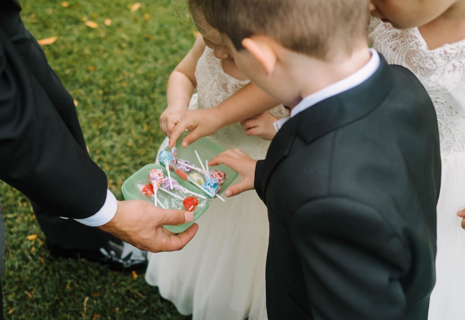 flower girls and ring bearer choosing suckers