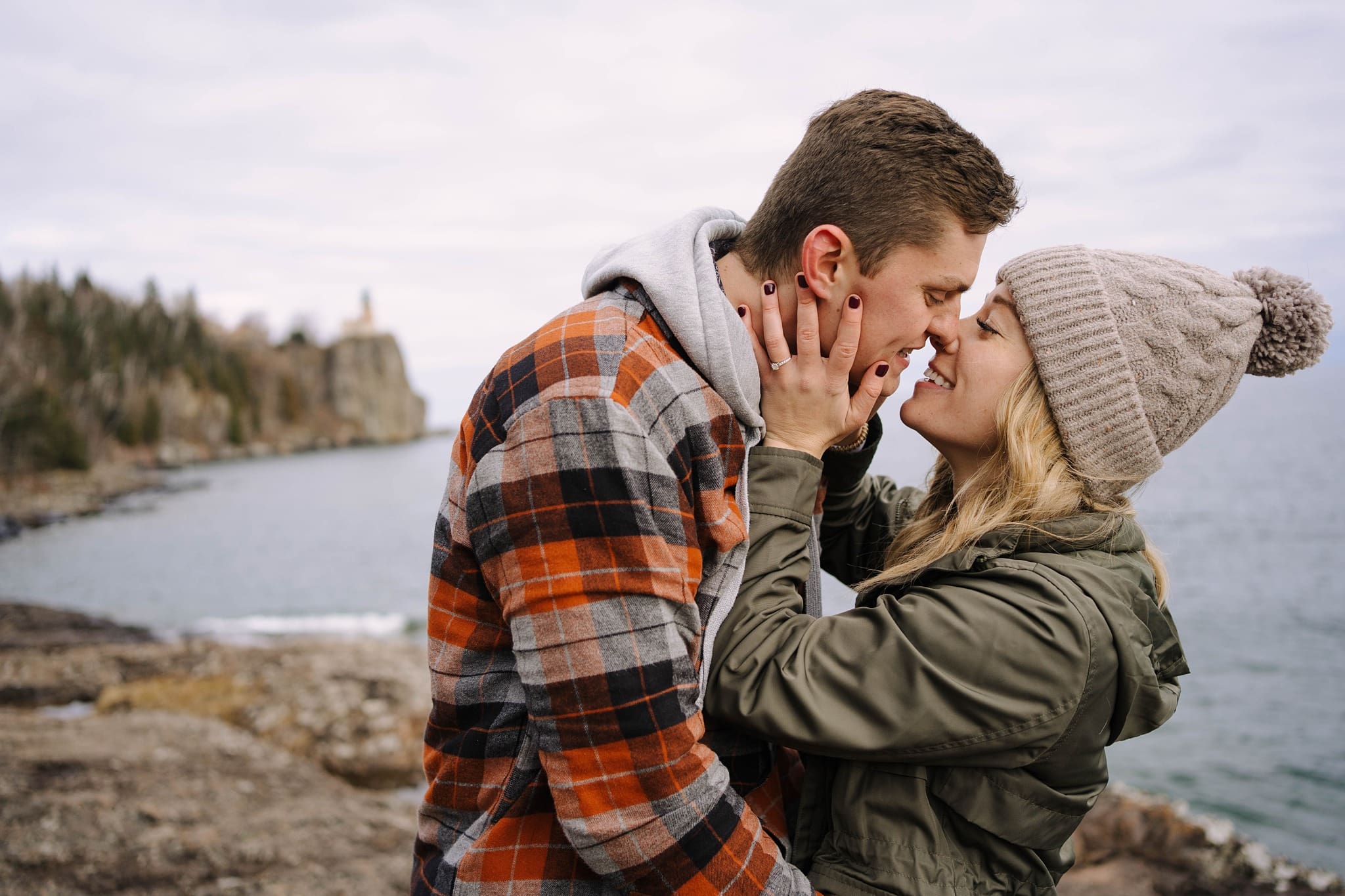 newly engaged couple at split rock lighthouse