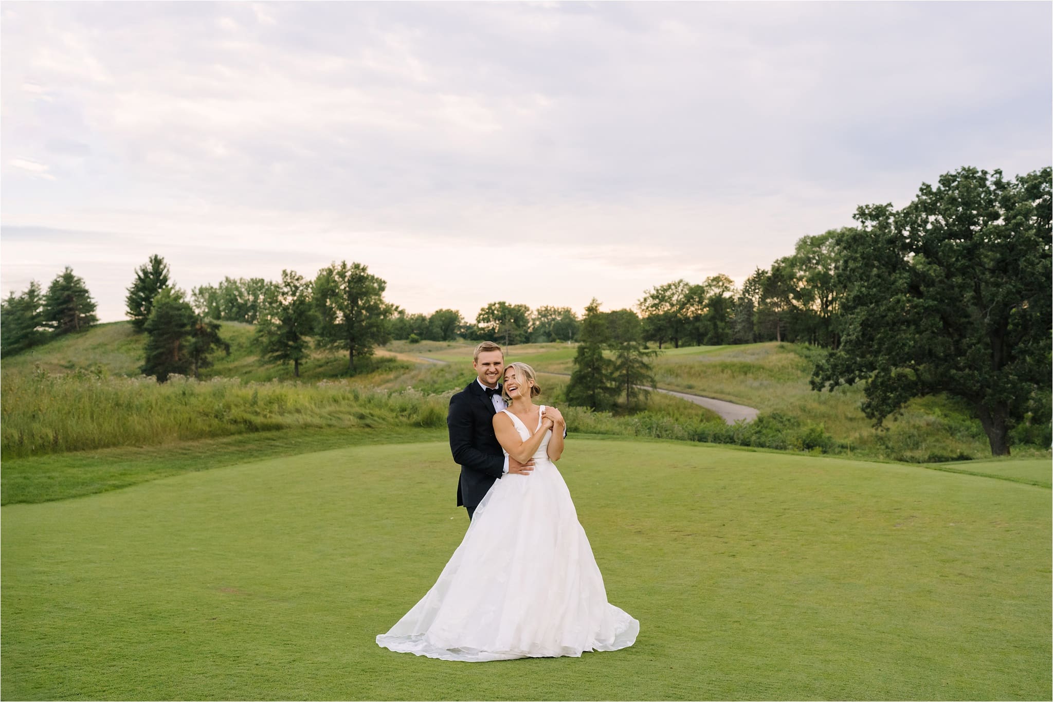 Wedding couple holding each other in Royal Golf Club wedding