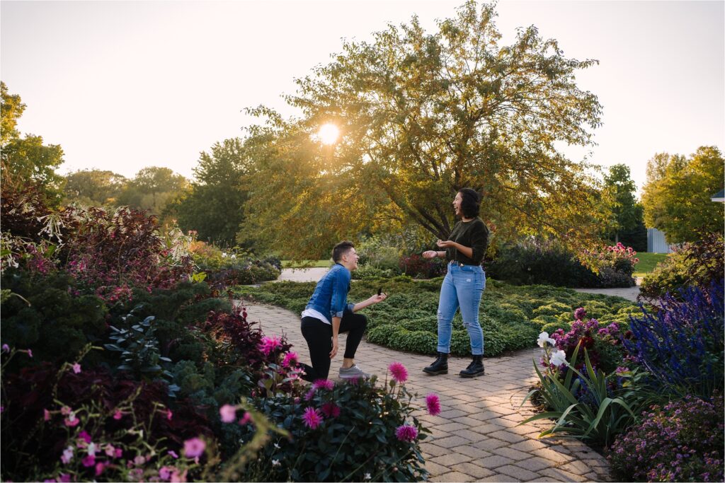 a proposal captured by Laura Alpizar photography amongst beautiful gardens