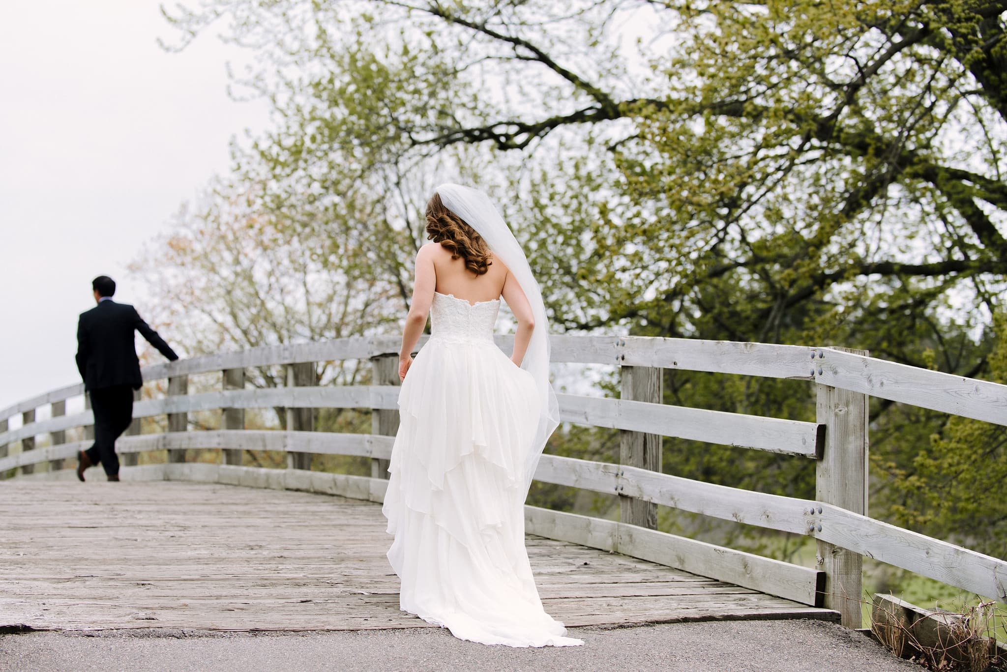 bride heading to her first look in their minneapolis wedding 